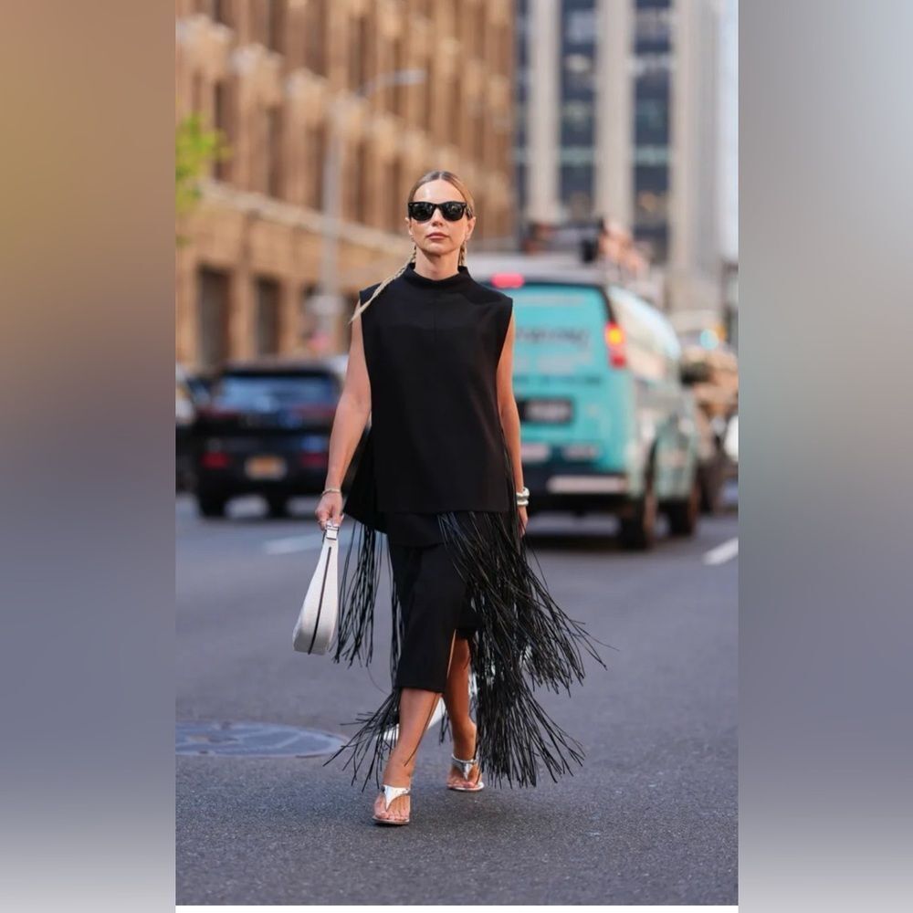 Live show, Love an all Black outfit! How to style black outfits inspiration - Picture 3 of 15